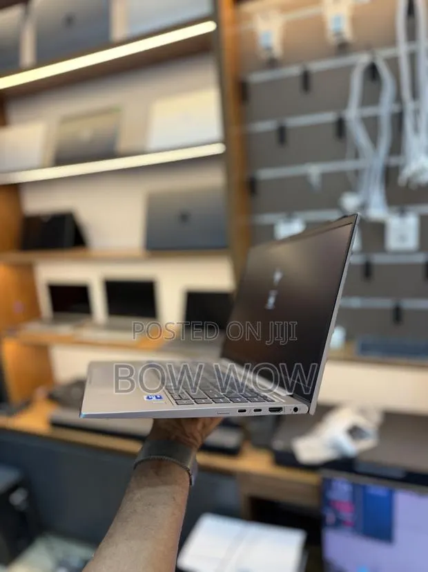 Laptop HP ZBook Firefly G8 16GB Intel Core i7 SSD 512GB · Photo 1