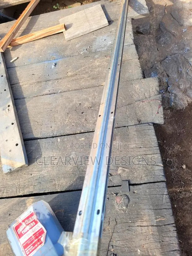 Strong Durable Sliding Gate Down Track · Photo 1