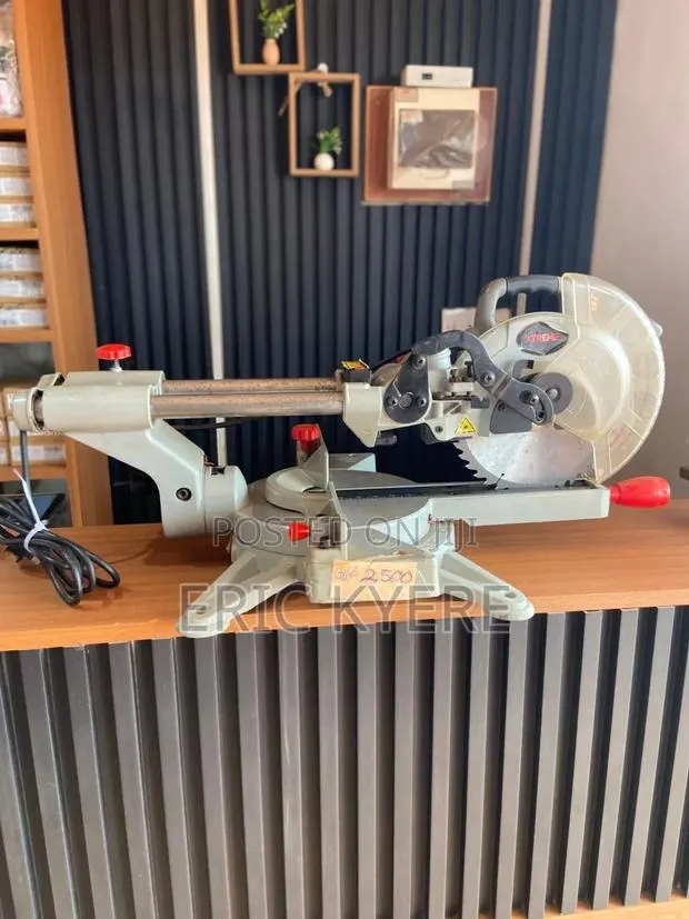 Xtreme Sliding Compound Mitre Saw Electric Cutting Machine · Photo 1
