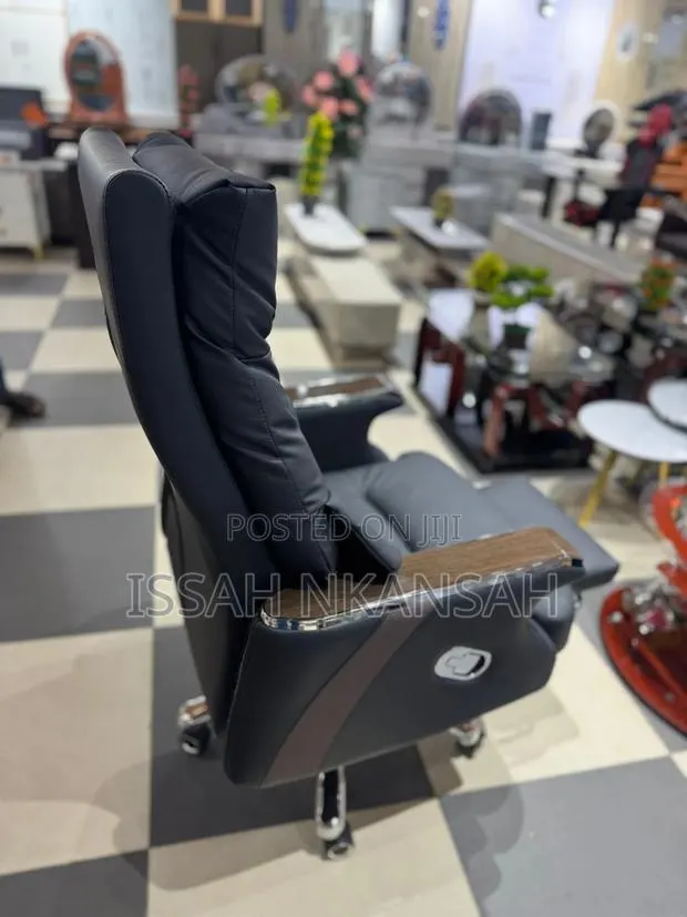 Leather High Back Boss Office Chair · Photo 6