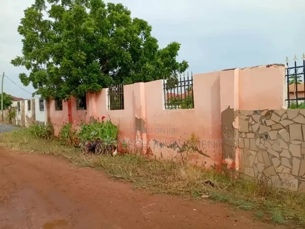 Classic One and Half Plots - New Legon · Photo 1