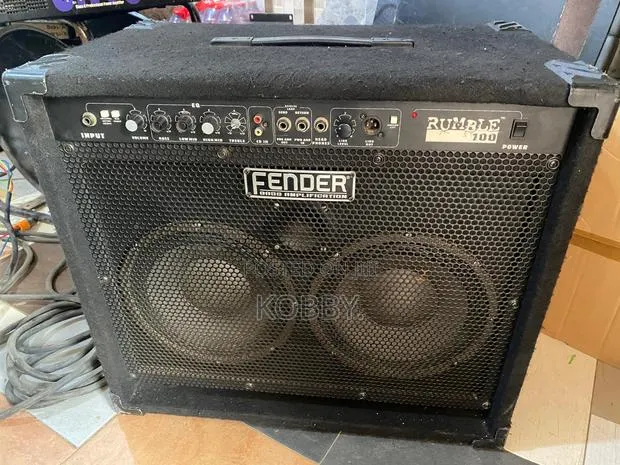 Fender Rumble 100 Bass Combo · Photo 1
