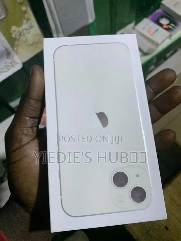 New Apple iPhone 13 128 GB White · Photo 1