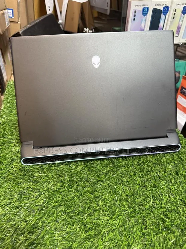 Laptop Alienware M15 R6 32GB Intel Core i7 SSD 1T · Photo 1