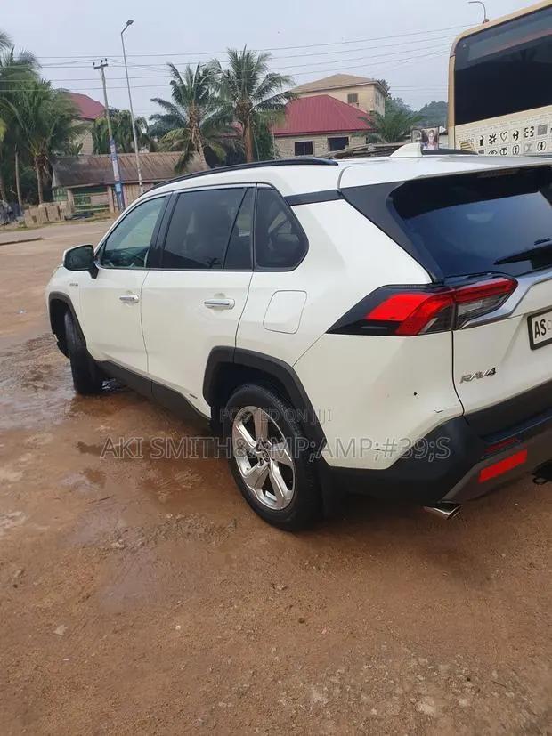 Toyota RAV4 Limited 2022 White · Photo 1