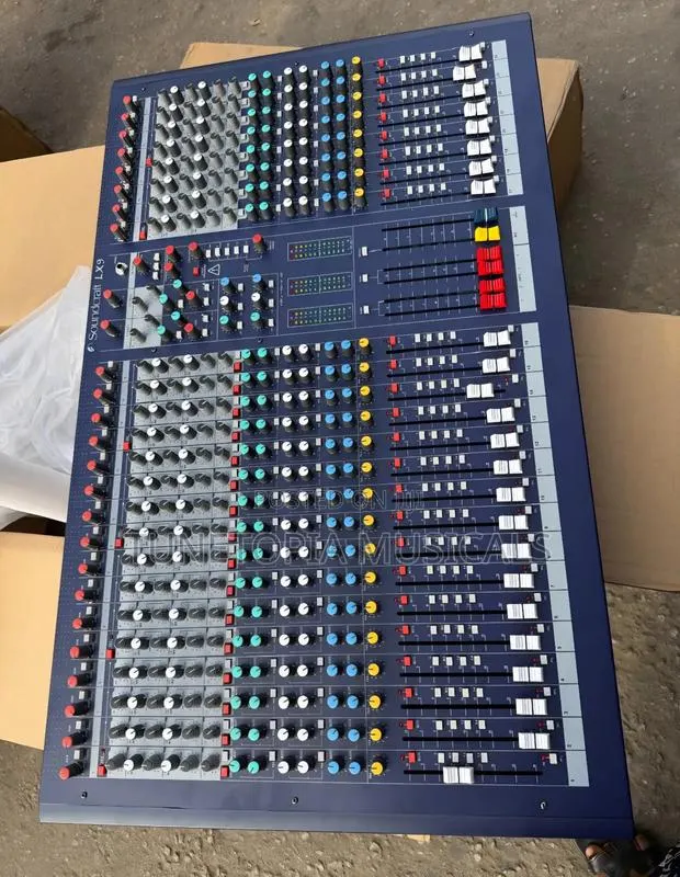 Soundcraft LX9 24-Channel Analog Mixer · Photo 1