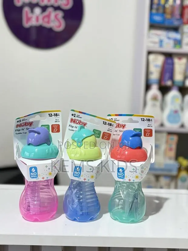 Nuby Flip It Straw Cup · Photo 1