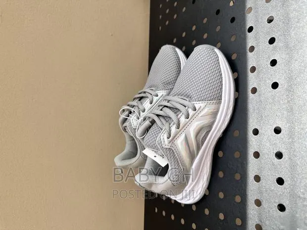Gray George Girls Shoes · Photo 3