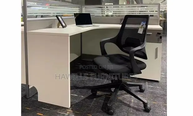 Staff Swiveling Chair · Photo 1
