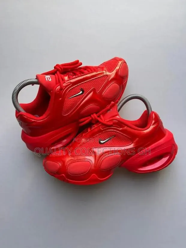 Nike Muse Red · Photo 1