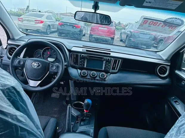 Toyota RAV4 2018 White · Photo 1