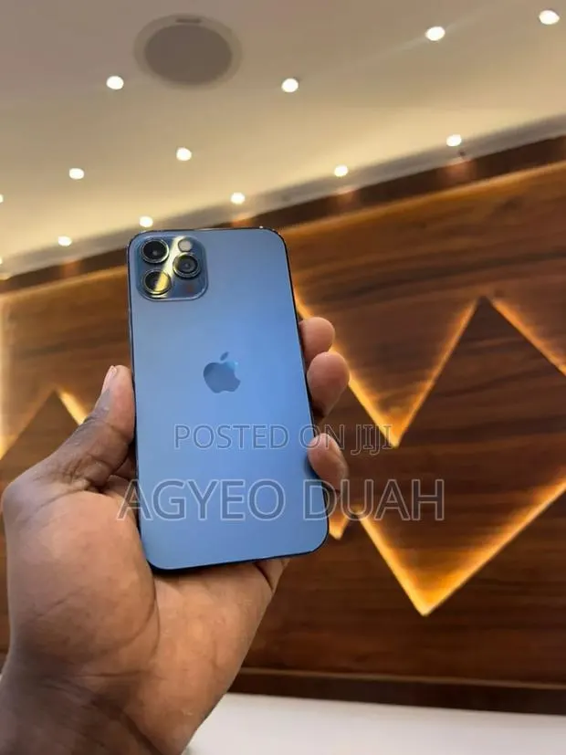 Apple iPhone 12 Pro 128 GB Blue · Photo 1
