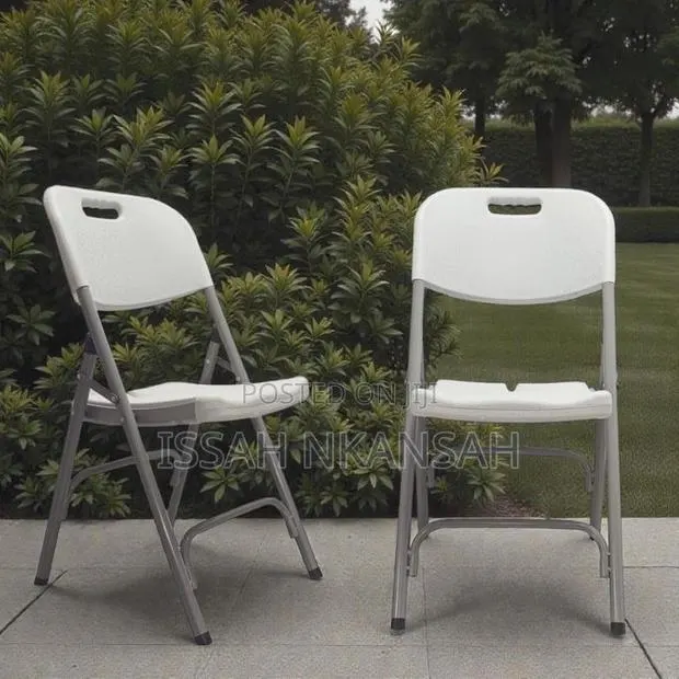 Heavy Duty Folding Plastic Chairs · Photo 1