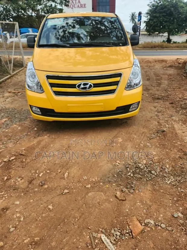 Hyundai Starex 2017 Yellow · Photo 1