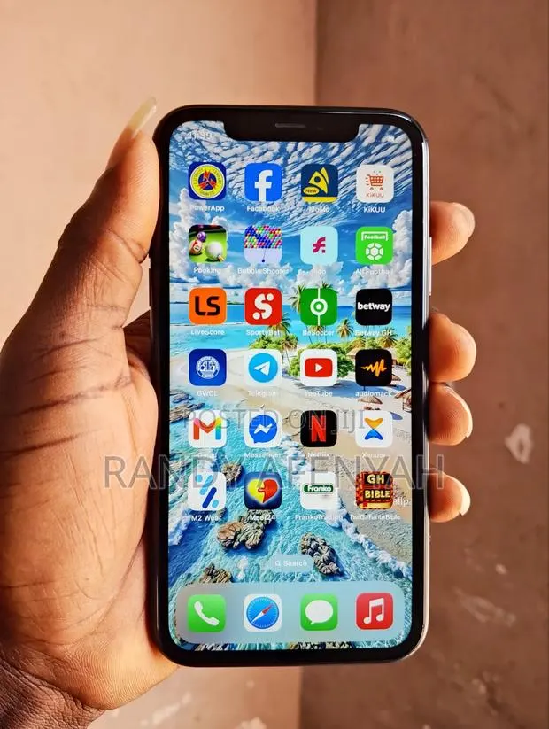 Apple iPhone XR 128 GB Black · Photo 1