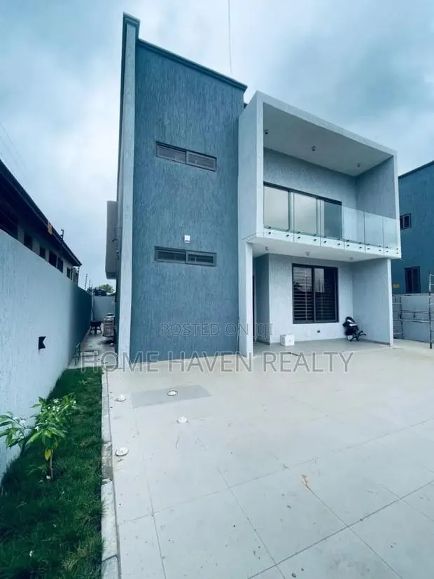 4bdrm House in School Junction, Ashaley Botwe for sale · Photo 1
