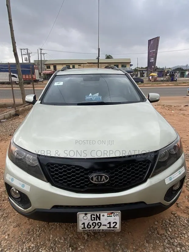 Kia Sorento 2011 Gold · Photo 1