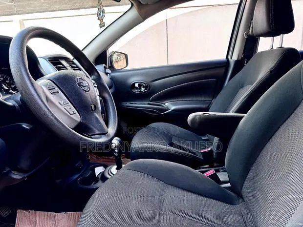 Nissan Versa 2017 Silver · Photo 1