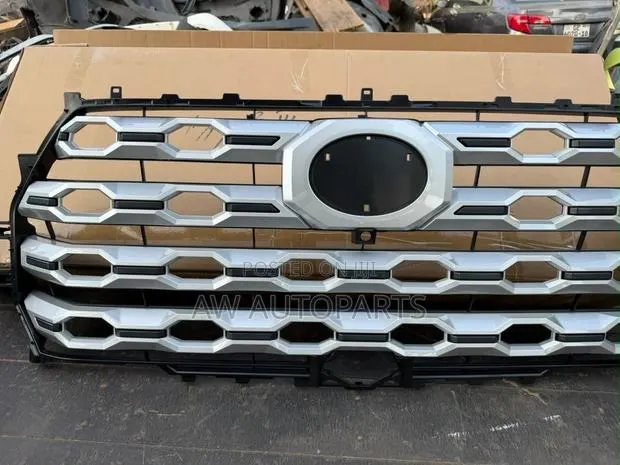 Toyota Tundra 2022 Grille Silver. · Photo 1