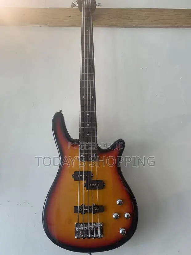 Base Guitar · Photo 1