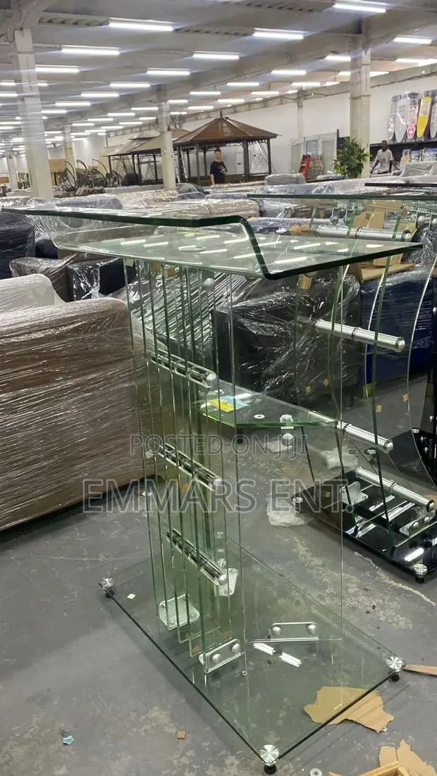Executive Mega Glass Pulpit · Photo 1