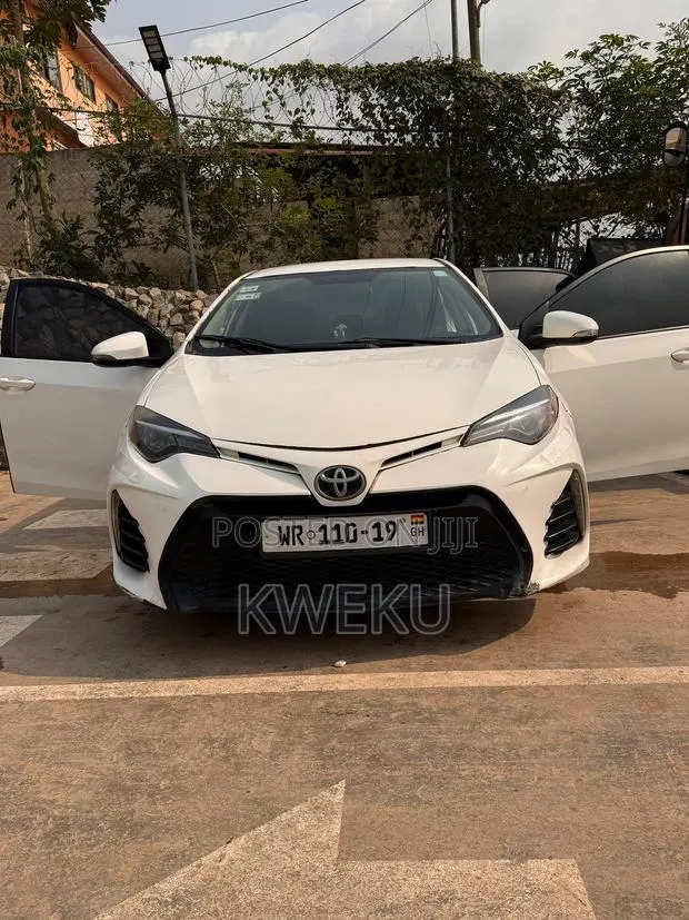 Toyota Corolla 2016 White · Photo 1