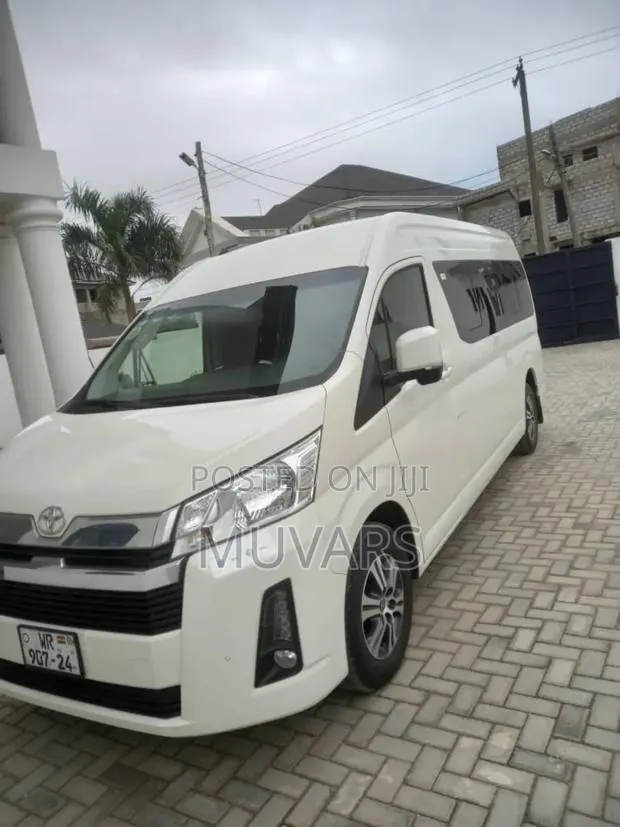 Rent a Car; Toyota Hiace 15-Seat Bus for Hiring in Accra · Photo 1