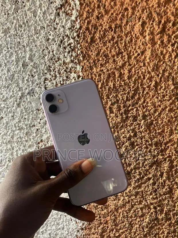 Apple iPhone 11 64 GB Purple · Photo 1