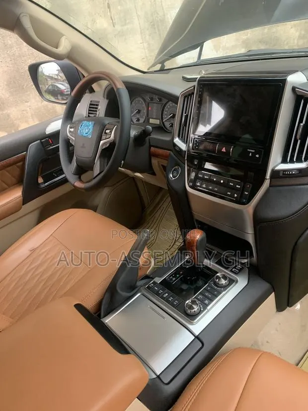 Toyota Land Cruiser 200 Interior Upgrade (2016,2017,2018,2020,2021)