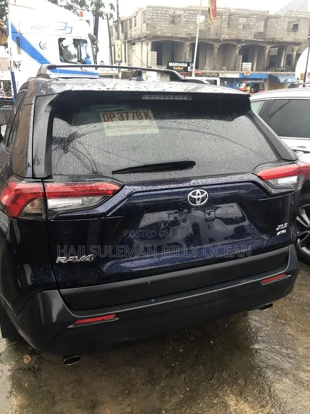 Toyota RAV4 2022 Gray · Photo 1