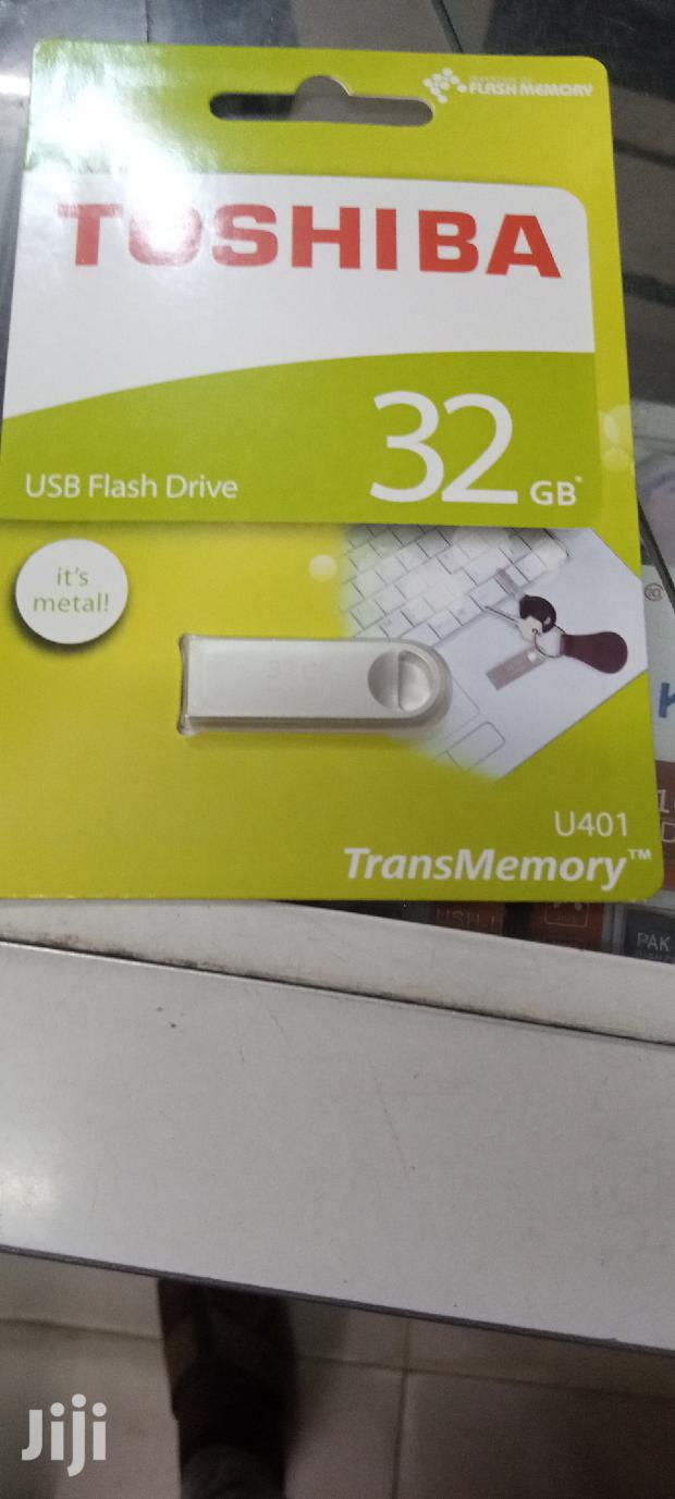 32gb Toshiba Pen Drive · Photo 1
