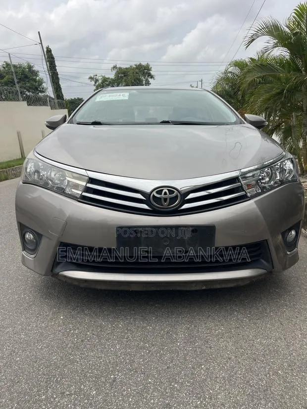 Toyota Corolla 2016 Silver · Photo 1