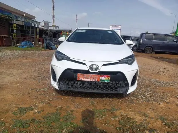 Toyota Corolla 2018 White · Photo 1