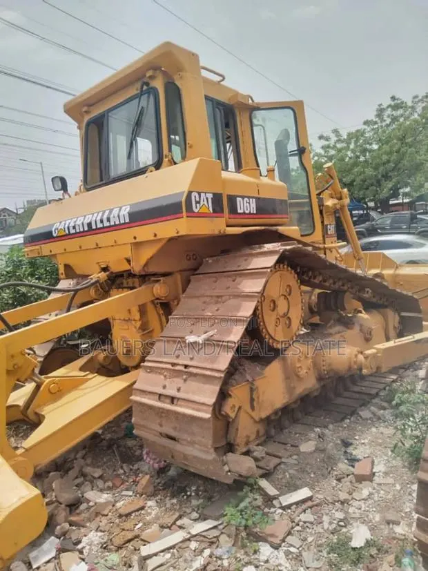 Caterpillar D6h Bulldozer · Photo 1