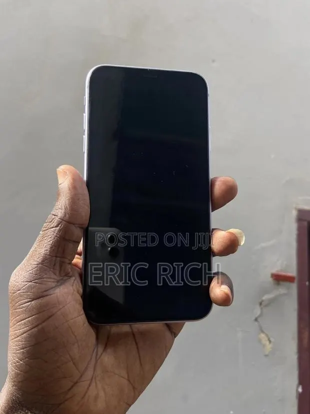 Apple iPhone 11 64 GB Purple · Photo 1