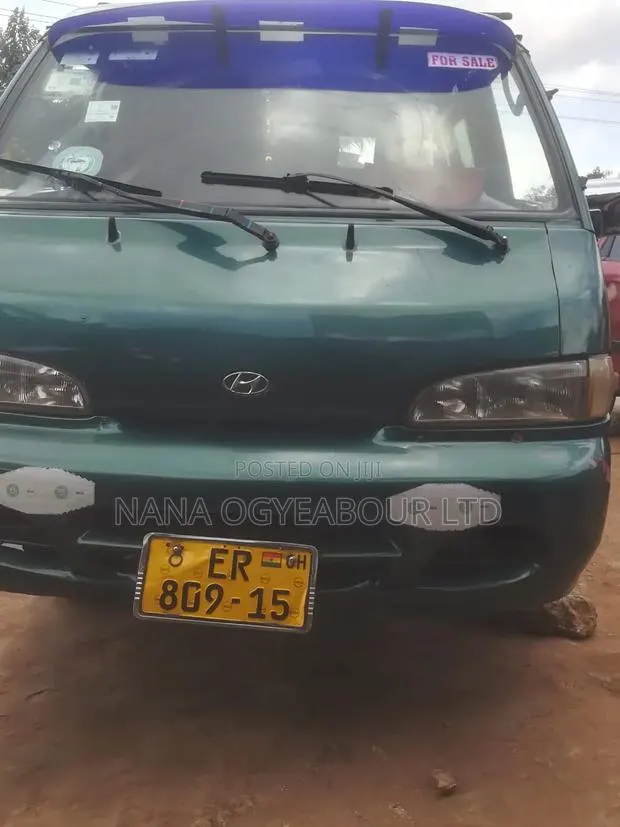 Hyundai H-100 2002 Green · Photo 1