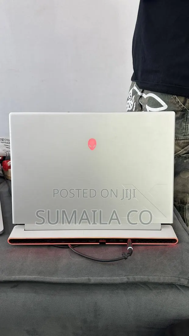 Laptop Alienware X16 R2 32GB Intel Core Ultra 9 SSD 1T · Photo 1