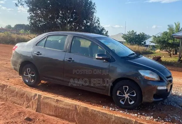 Toyota Yaris 2009 · Photo 1