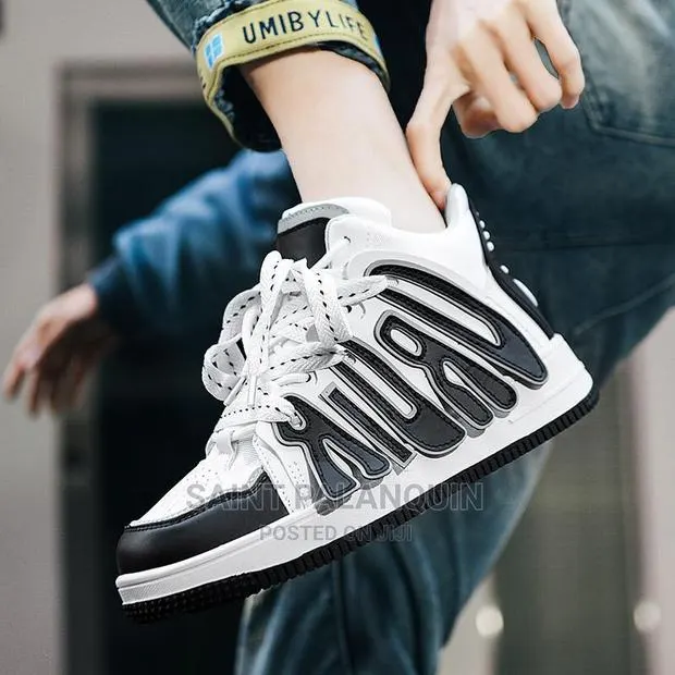 Droid Divulsion Sneaker · Photo 1