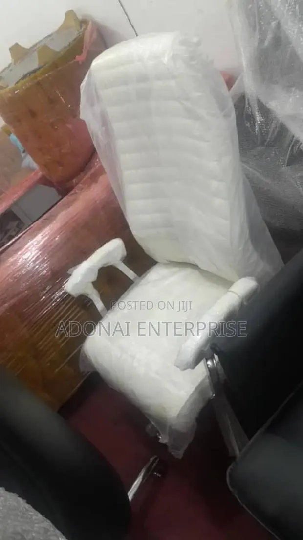 White Office Chair ZZDF · Photo 1