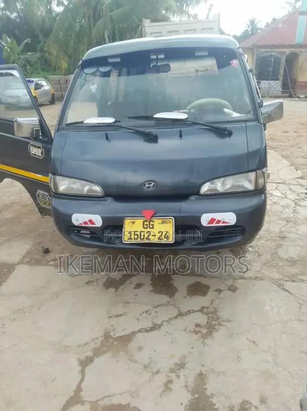 Hyundai H-100 2004 Black