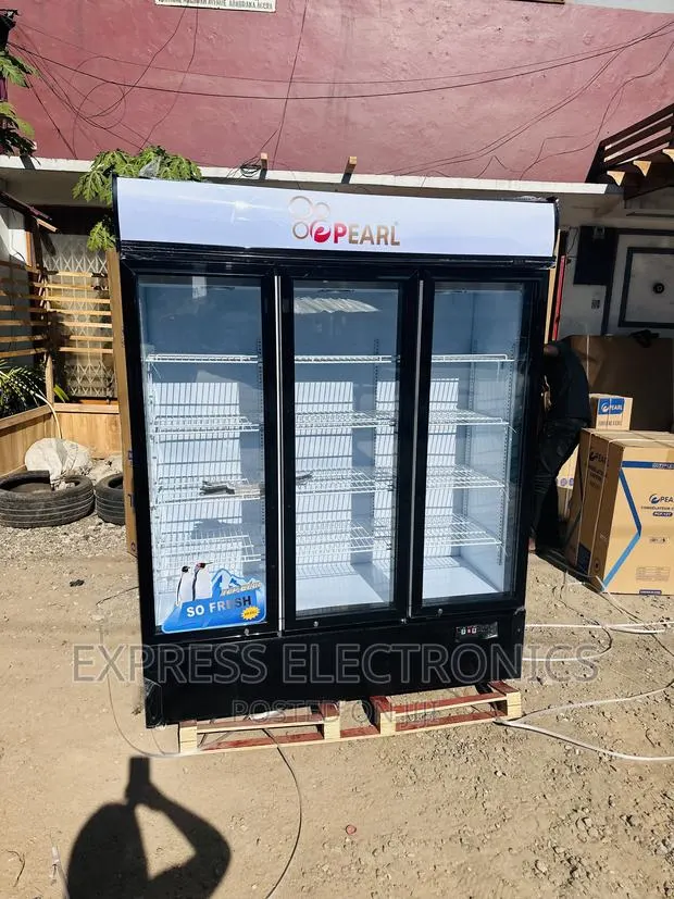 Chill Zone Pearl PVC-150 950L Display 3doors Fridge White · Photo 1