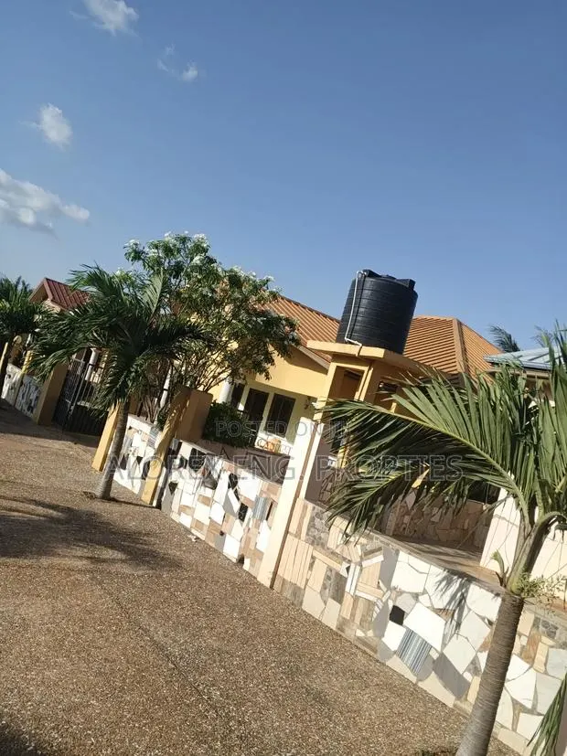 4bdrm House in Oyarifa, Ghana Flag for rent · Photo 1