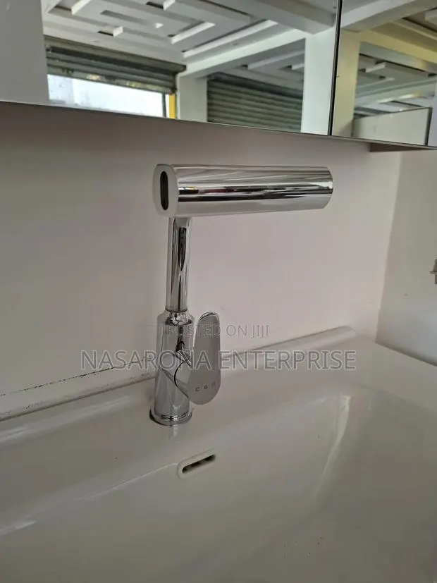 4 Outlests No. 3 CGH Stainless Steel Tap · Photo 1