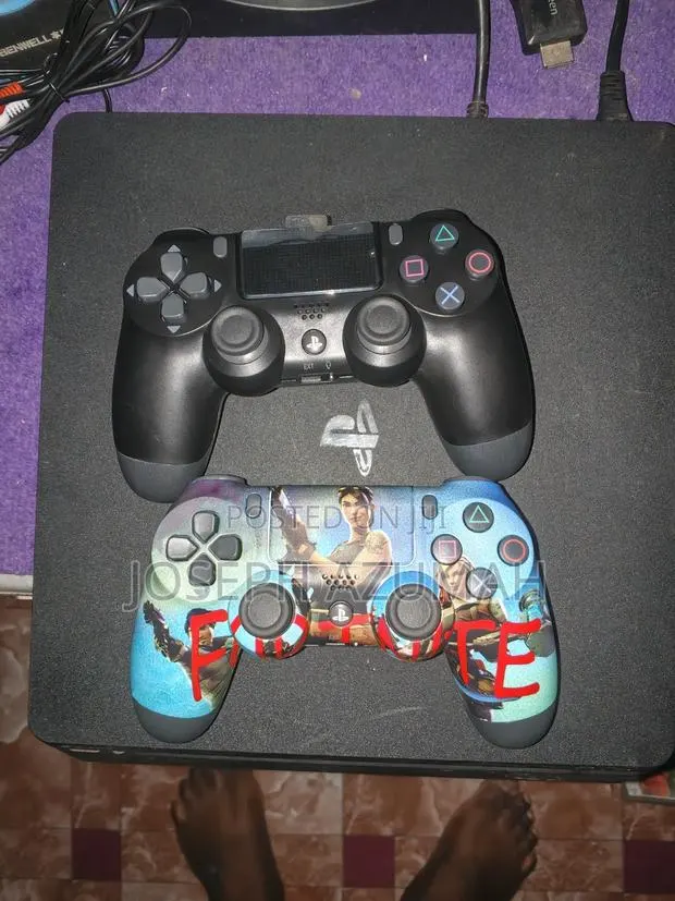 PS4 Slim 500 Gb · Photo 1