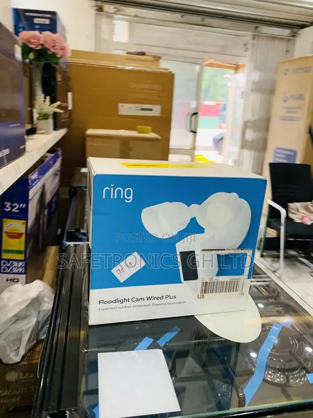 Secure Best RING Floodlight Wired Plus WiFi Security Camera White · Photo 1