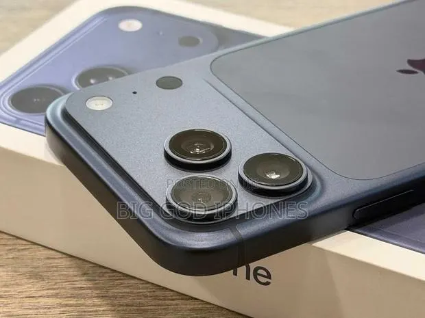 Apple iPhone 17 Pro Max 256 GB Blue · Photo 1