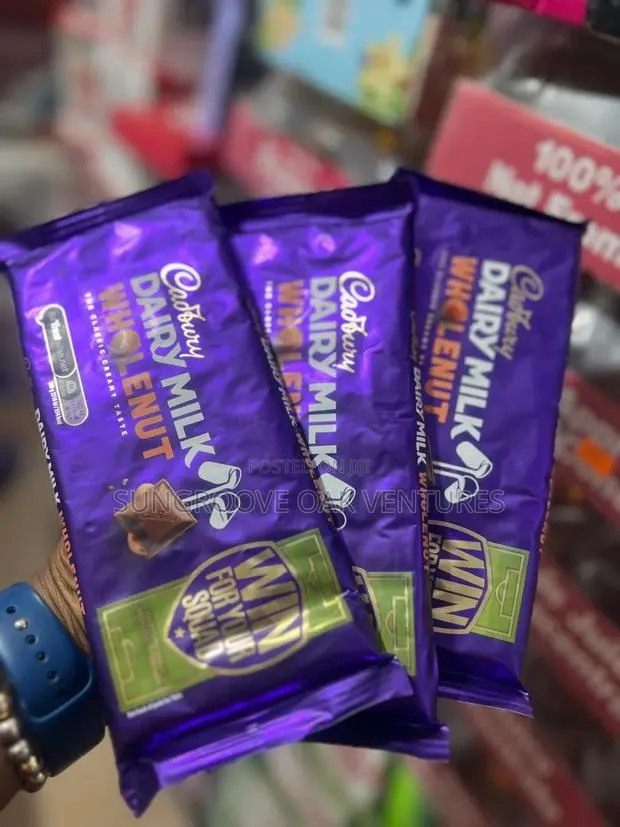 Cadbury Dairymilk Wholenut Fruit and Nut 180g · Photo 1