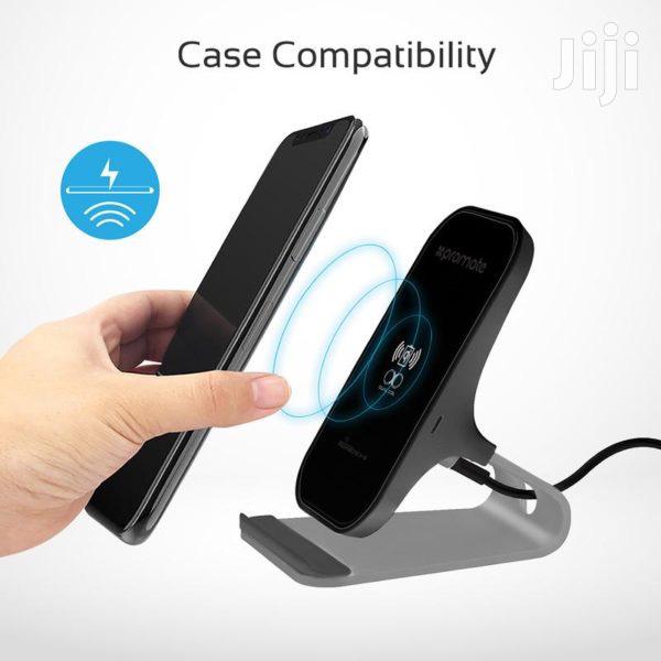 Promate Auradock-6 Fast 15W Wireless Charging Pad Stand · Photo 2