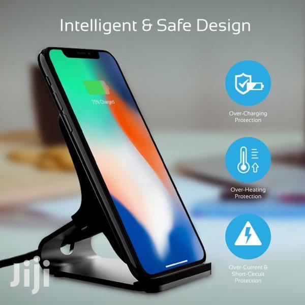 Promate Auradock-6 Fast 15W Wireless Charging Pad Stand · Photo 3